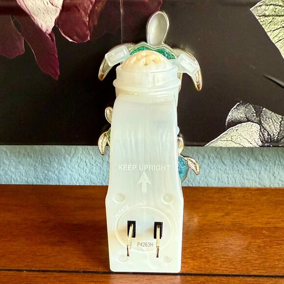 Bath & Body Works Turtle Trio Adjustable Wallflowers Scent Control™ Nightlight - Picture 4 of 5